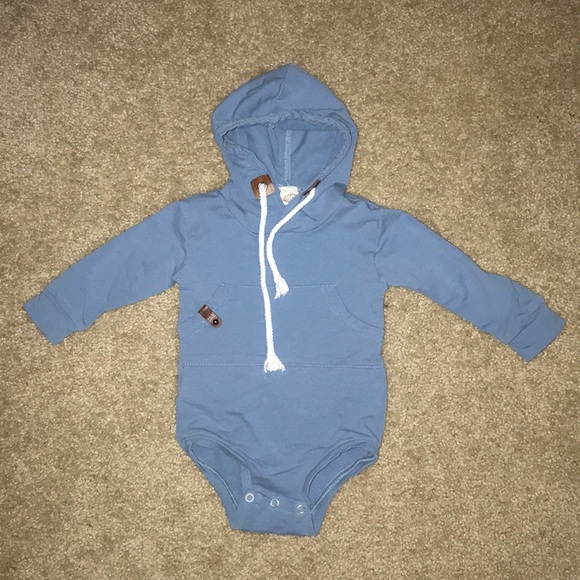 Boys/girls 12 month clothes - Picture 3 of 3